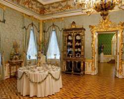 The Grand Palace has 30 beautiful rooms including one ballroom. Though the palace is not as big as Buckingham Palace or Potala Palace it is beautifull